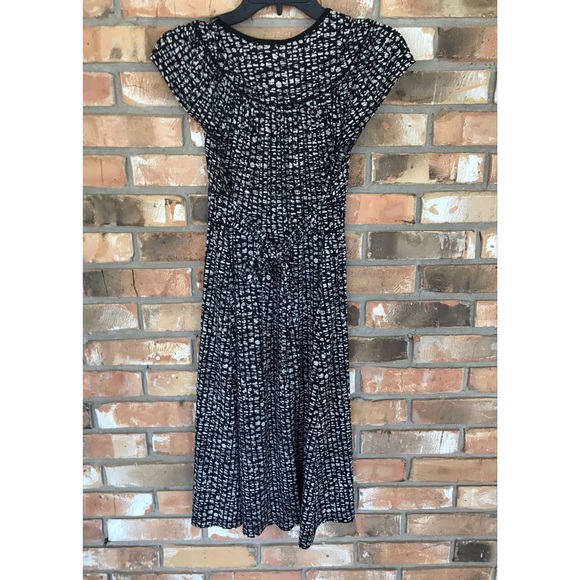 Motherhood Maternity V-Neck Black and White Print Short Sleeve Dress Medium - Picture 2 of 5